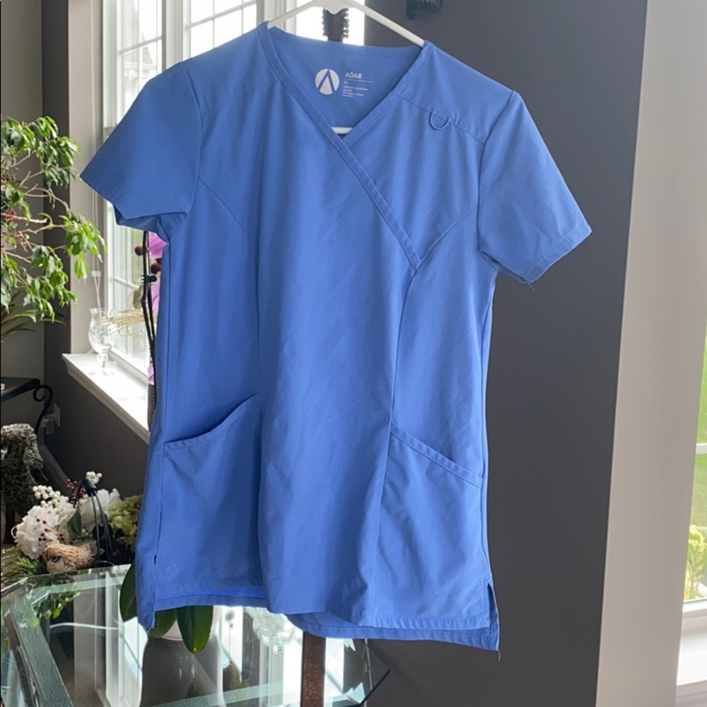 Adar Women’s Scrub Set